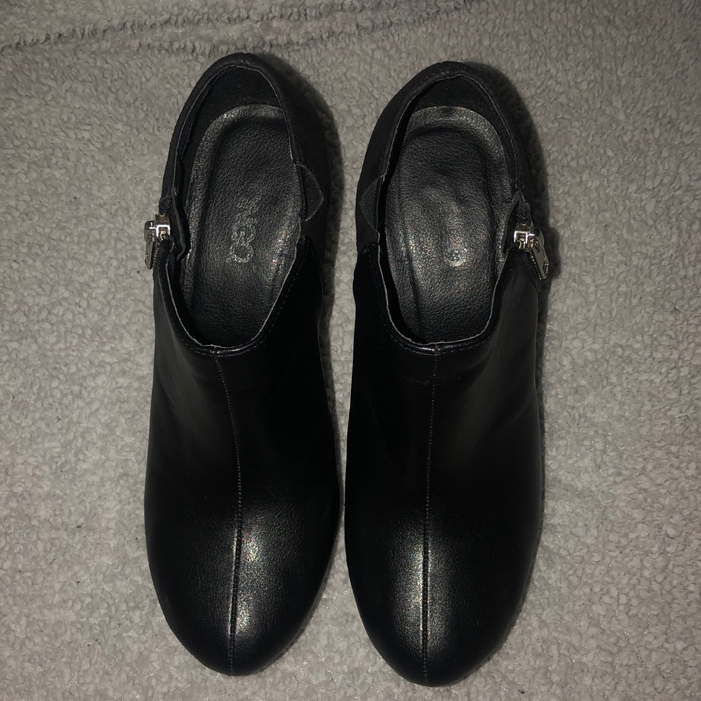 Black high heels  👠